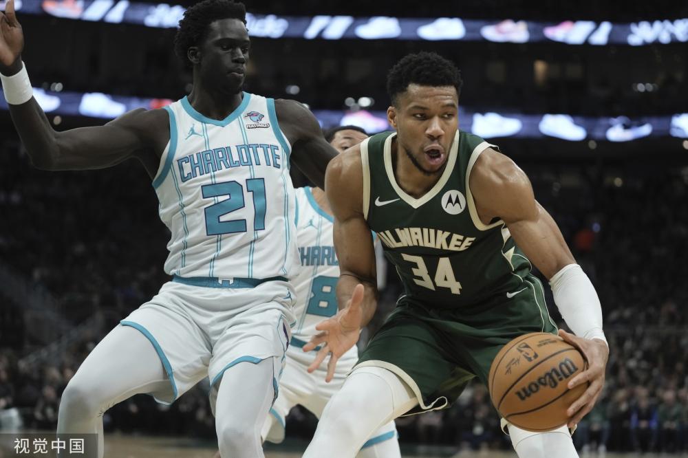 试图帮助他 试图帮助他