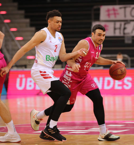 过去他曾在 过去他曾在