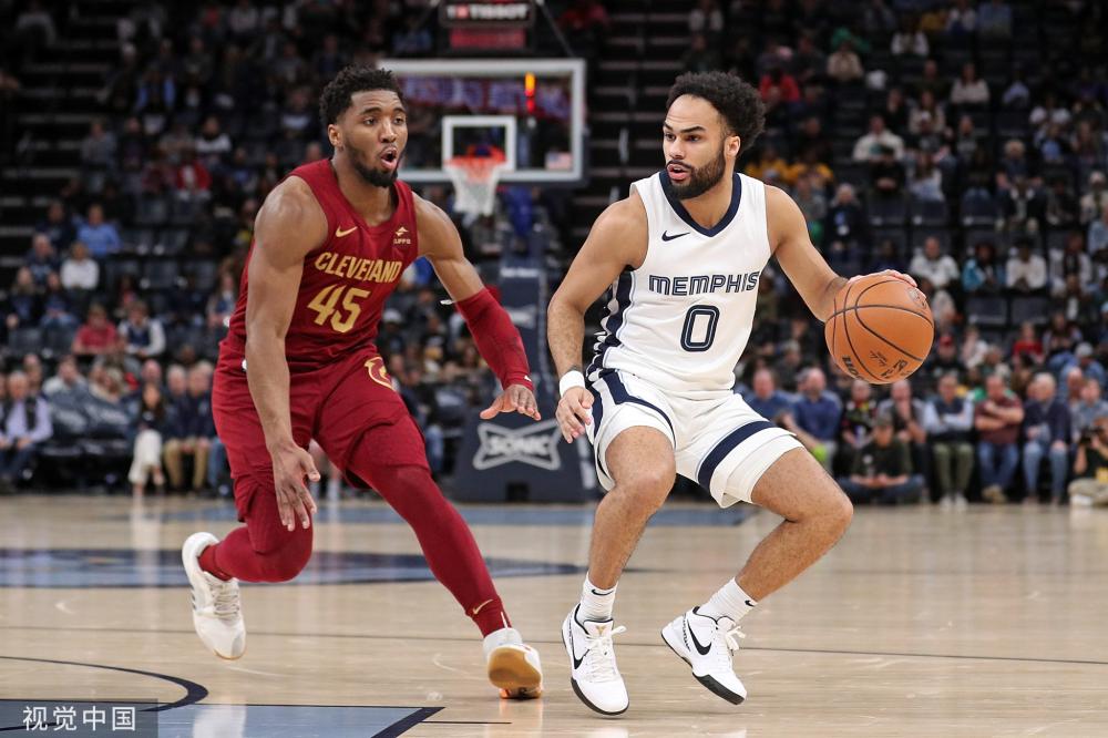 他总是在球 他总是在球